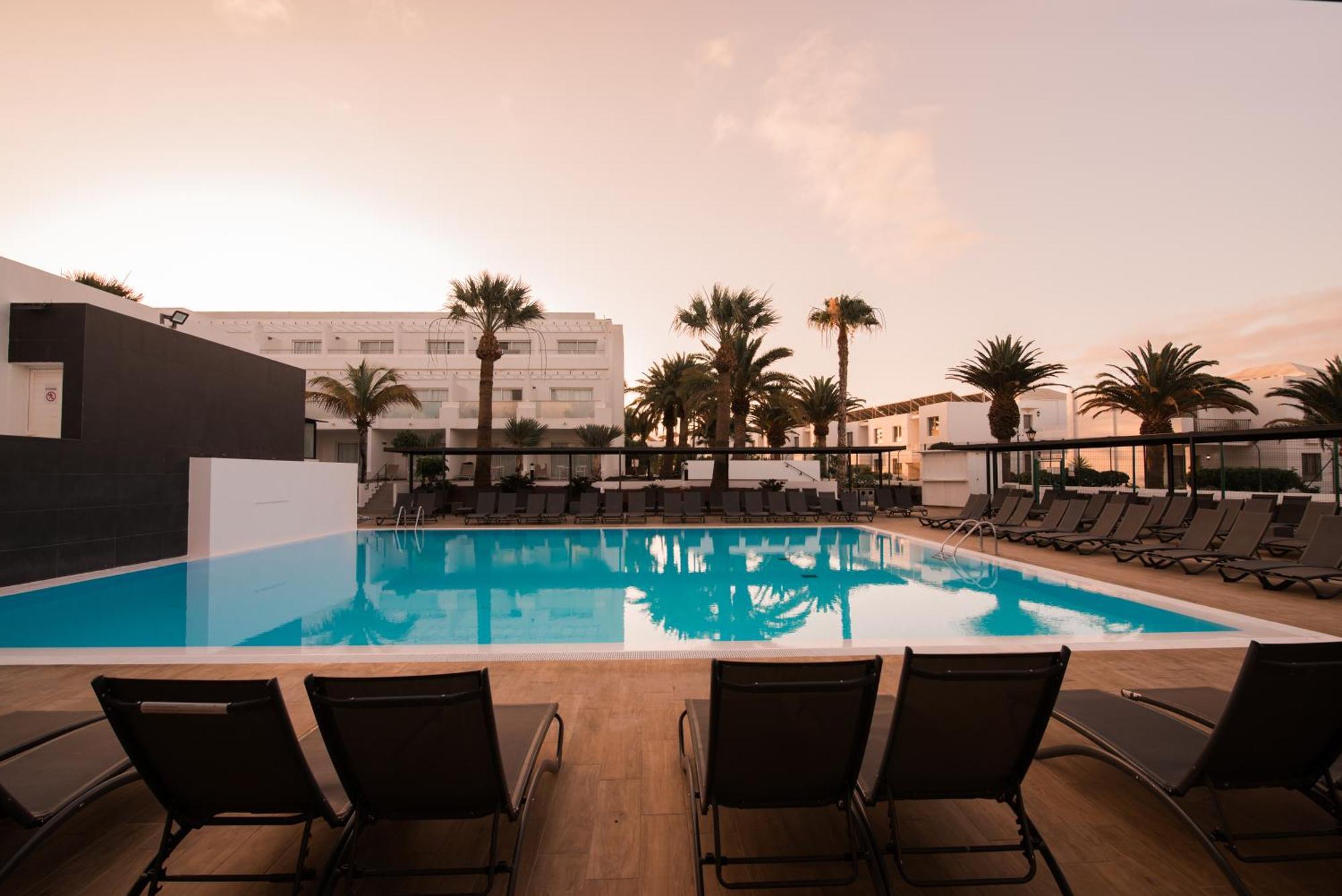 Aequora Lanzarote Suites Puerto del Carmen  Esterno foto